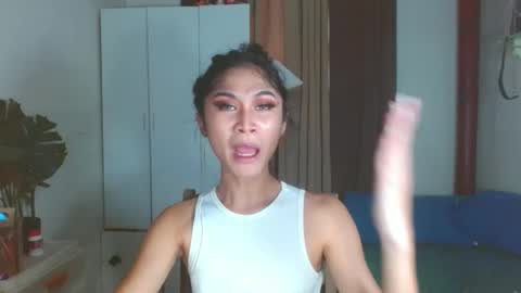 Snapshot of angela_mccollins chatting on 12/14/24, 02:01 angela online show from 12/14/24, 02:01