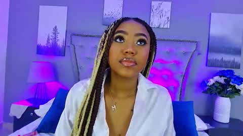 Angela Roberts online show from 11/10/25, 04:11