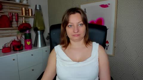 Snapshot of angela_samt chatting on 04/24/26, 05:32 Angela online show from 04/24/26, 05:32