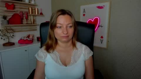Snapshot of angela_samt chatting on 06/24/26, 05:28 Angela online show from 06/24/26, 05:28