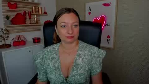 Snapshot of angela_samt chatting on 06/30/26, 05:41 Angela online show from 06/30/26, 05:41