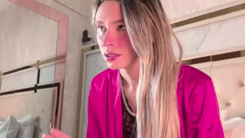Snapshot of angela_white22 chatting on 05/05/26, 07:11 angela_white22 online show from 05/05/26, 07:11