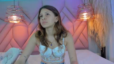 Snapshot of angelaa_cute chatting on 12/31/24, 12:15 ANGELA online show from 12/31/24, 12:15