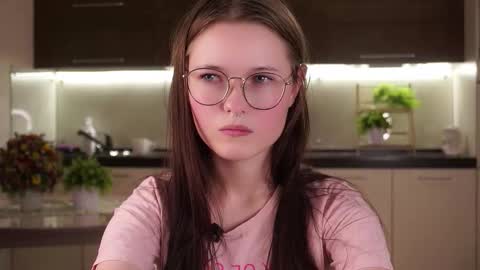 Mary online show from 09/10/25, 11:10