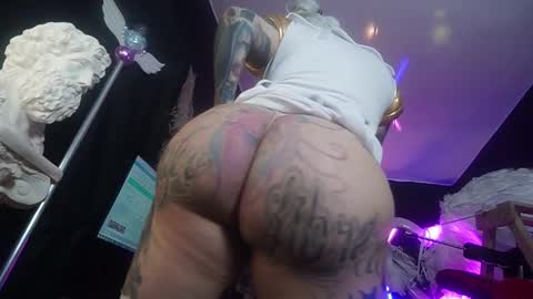 Snapshot of angelacianuro_ chatting on 10/17/25, 02:37 angelacianuro_ online show from 10/17/25, 02:37