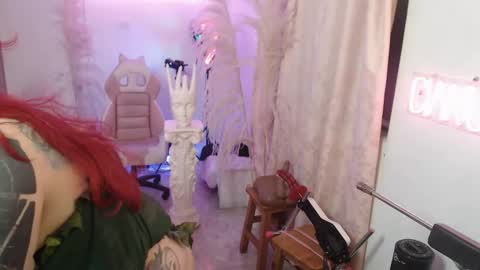 Angela Cianuro online show from 10/28/25, 01:09