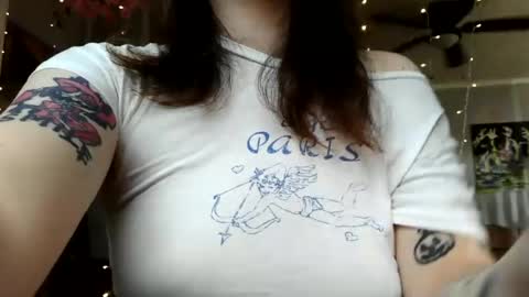 Snapshot of angelalice555 chatting on 06/17/26, 06:53 angelalice555 online show from 06/17/26, 06:53
