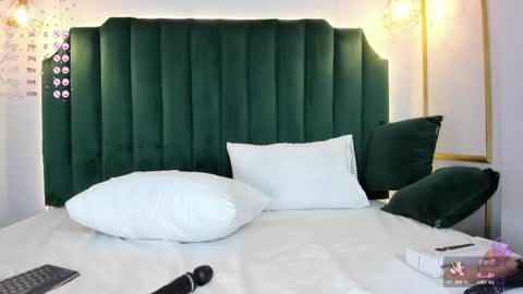 Angela  online show from 02/12/25, 08:29