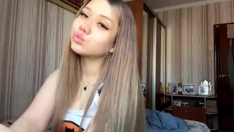 Angel online show from 04/18/26, 05:22