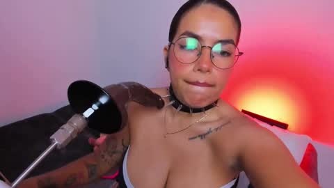 Snapshot of angelaricci chatting on 10/03/25, 08:17 Angela Ricci online show from 10/03/25, 08:17