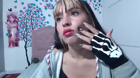 angelaturizo_ online show from 03/04/25, 02:38