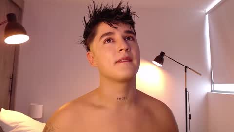 Snapshot of angelcossio chatting on 12/21/25, 06:59 Angel online show from 12/21/25, 06:59