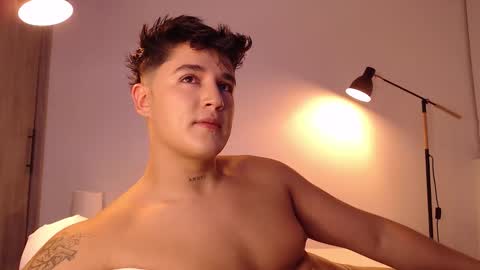 Snapshot of angelcossio chatting on 12/23/25, 01:03 Angel online show from 12/23/25, 01:03