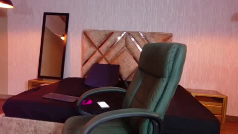 angel online show from 09/29/25, 01:16