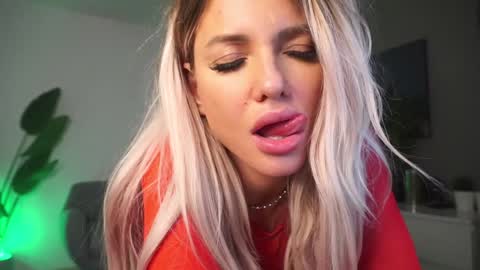 annita online show from 12/25/24, 01:31