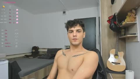 Snapshot of angelfrank chatting on 01/06/25, 05:16 Frankie online show from 01/06/25, 05:16