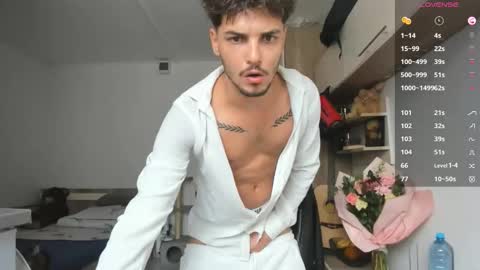 Snapshot of angelfrank chatting on 09/10/25, 06:02 Frankie online show from 09/10/25, 06:02