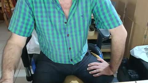 Snapshot of angelgarcia269 chatting on 04/06/26, 12:17 angelgarcia269 online show from 04/06/26, 12:17