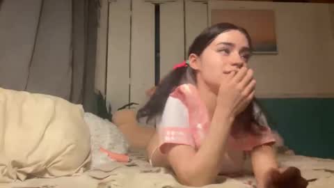 Snapshot of angelgirldolly chatting on 03/04/25, 09:40 Alina Ari online show from 03/04/25, 09:40