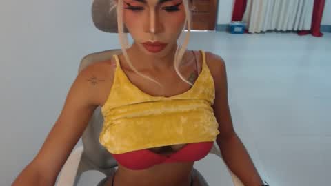 DIVINE ANGEL online show from 09/15/25, 12:21