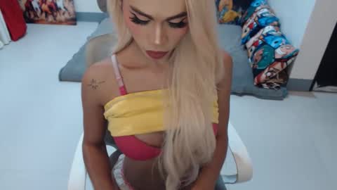 DIVINE ANGEL online show from 12/04/25, 01:15