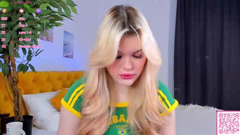 Snapshot of angelic_pricess chatting on 03/21/26, 01:21 Emma online show from 03/21/26, 01:21
