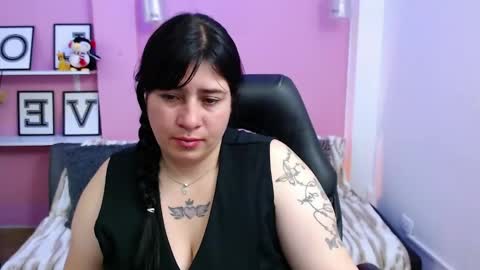 Snapshot of angelica_herrera chatting on 11/26/25, 04:35 Angelica online show from 11/26/25, 04:35