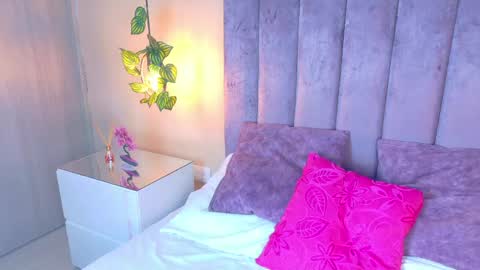 Snapshot of angelicaa_garcia chatting on 04/17/26, 11:57 angelicaa_garcia online show from 04/17/26, 11:57