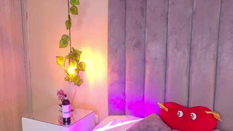 Snapshot of angelicaa_garcia chatting on 05/18/26, 12:00 angelicaa_garcia online show from 05/18/26, 12:00
