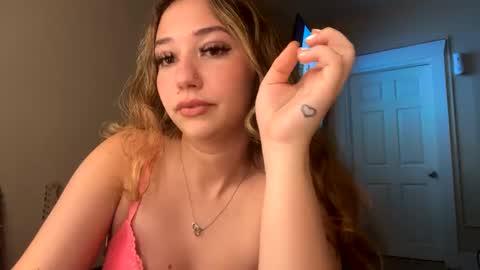 Snapshot of angelicasn0w chatting on 12/26/24, 12:46 AngelicaSnow AngelParis online show from 12/26/24, 12:46