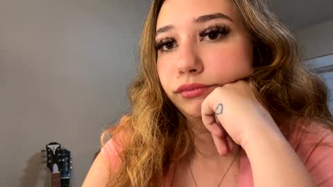 Snapshot of angelicasn0w chatting on 12/27/24, 03:31 AngelicaSnow AngelParis online show from 12/27/24, 03:31