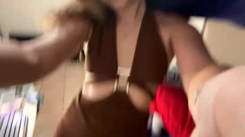 Snapshot of angelicasn0w chatting on 01/04/25, 04:33 AngelicaSnow AngelParis online show from 01/04/25, 04:33