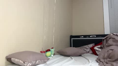 Snapshot of angelicasn0w chatting on 02/18/25, 04:04 AngelicaSnow AngelParis online show from 02/18/25, 04:04