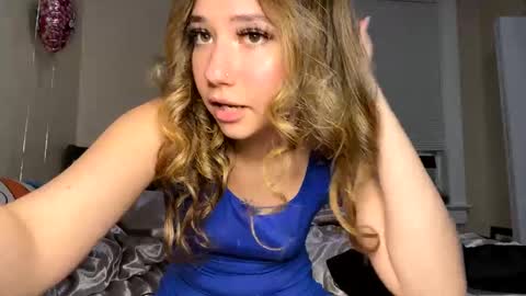 Snapshot of angelicasn0w chatting on 02/26/25, 03:32 AngelicaSnow AngelParis online show from 02/26/25, 03:32