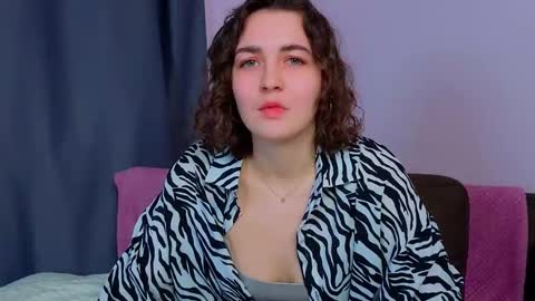 Snapshot of angelichatheway chatting on 02/19/26, 06:48 Roxi online show from 02/19/26, 06:48