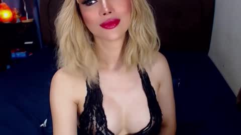 Snapshot of angelicqueents chatting on 04/01/26, 01:41 MS. AMALIA online show from 04/01/26, 01:41