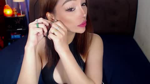Snapshot of angelicqueents chatting on 04/02/26, 04:43 MS. AMALIA online show from 04/02/26, 04:43