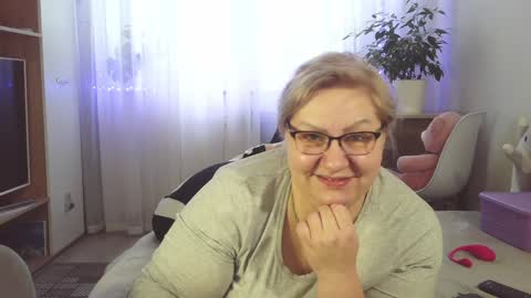 Snapshot of angelinaglam chatting on 12/13/24, 12:06 AngelinaGlam online show from 12/13/24, 12:06