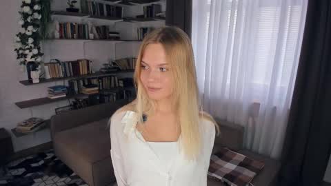 Snapshot of angelinahass chatting on 03/25/26, 08:53 Alice WOW online show from 03/25/26, 08:53