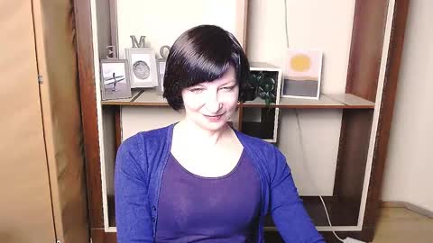 Snapshot of angelinalov_ chatting on 04/17/26, 01:25 Angelina online show from 04/17/26, 01:25
