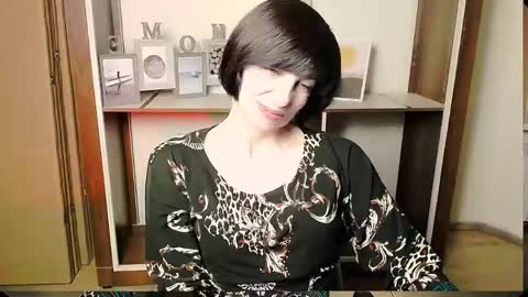 Snapshot of angelinalov_ chatting on 05/28/26, 08:33 Angelina online show from 05/28/26, 08:33