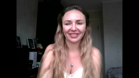 angelinalove28 online show from 10/26/25, 07:36