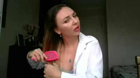 angelinalove28 online show from 11/04/25, 07:51