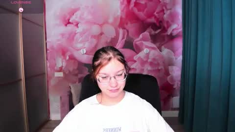 AngelinaLow online show from 10/19/25, 05:30