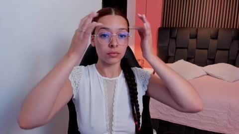 Snapshot of angeline_davies chatting on 01/14/26, 04:07 angeline_davies online show from 01/14/26, 04:07