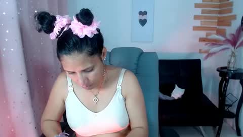 Snapshot of angelitaa_hot chatting on 03/08/25, 09:40 angela online show from 03/08/25, 09:40