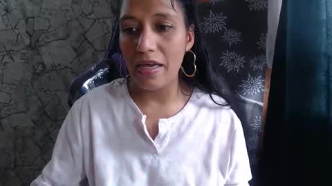 Snapshot of angelitaa_hot chatting on 05/04/26, 09:00 angela online show from 05/04/26, 09:00