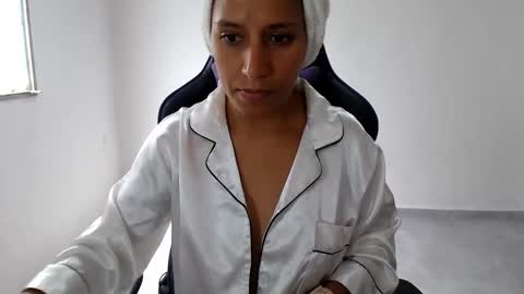 Snapshot of angelitaa_hot chatting on 05/24/26, 02:22 angela online show from 05/24/26, 02:22