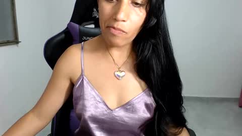Snapshot of angelitaa_hot chatting on 05/29/26, 10:30 angela online show from 05/29/26, 10:30