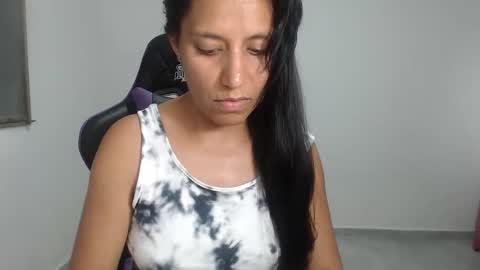 Snapshot of angelitaa_hot chatting on 05/31/26, 12:19 angela online show from 05/31/26, 12:19